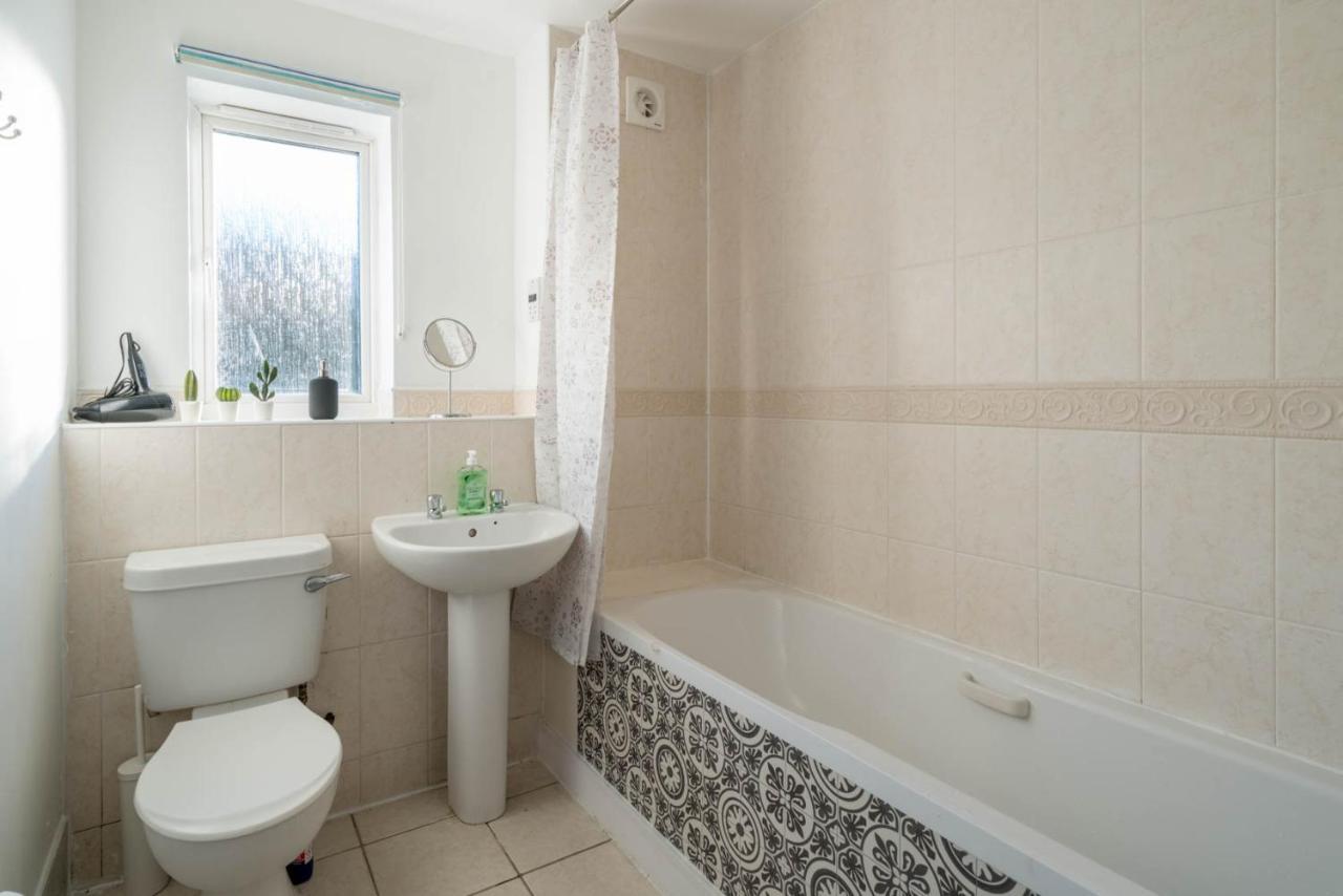 2 Bedroom Flat Near London Excel 外观 照片